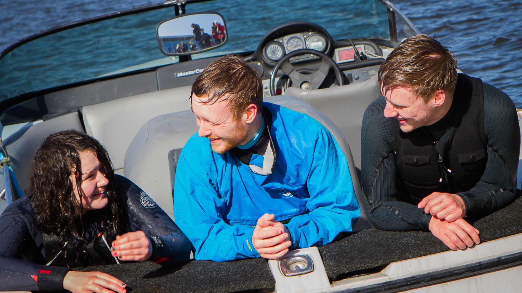 Group doing Powerboat course