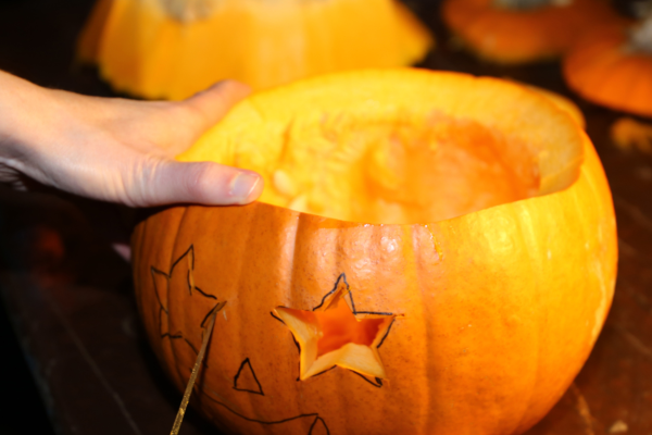 pumpkin carving Halloween