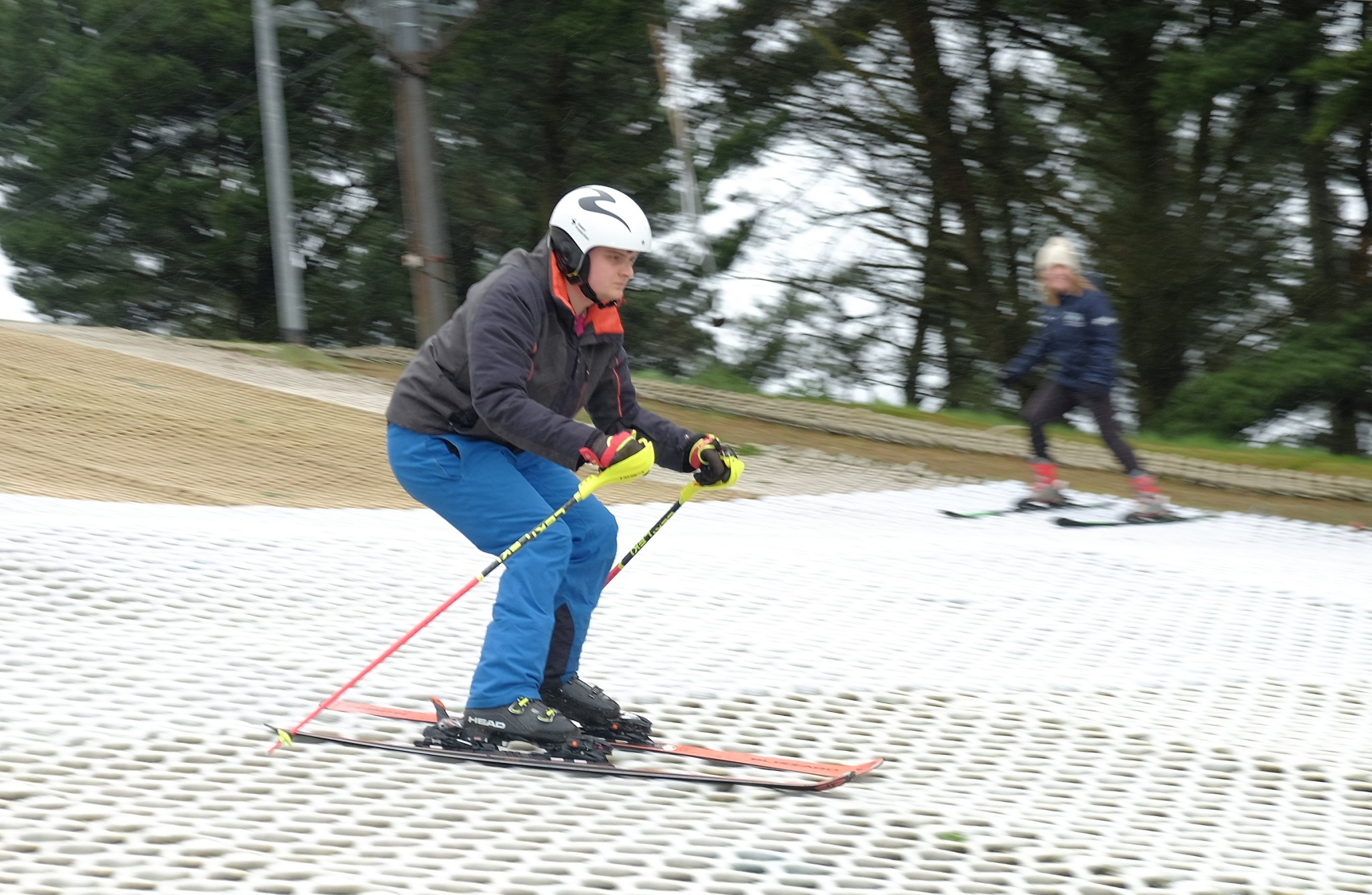 Learn to ski like a pro at Craigavon Golf & Ski! 